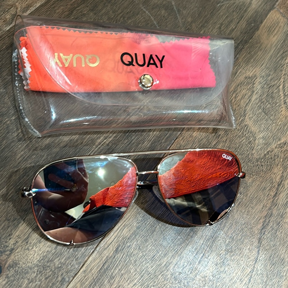 Quay High Key mirrored sunglasses used gold frames